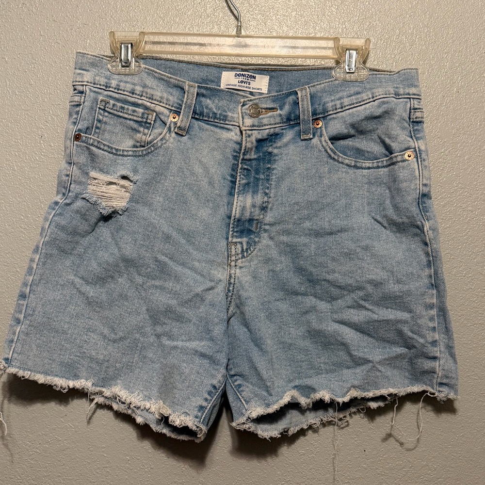Women’s Levi’s high waisted shorts